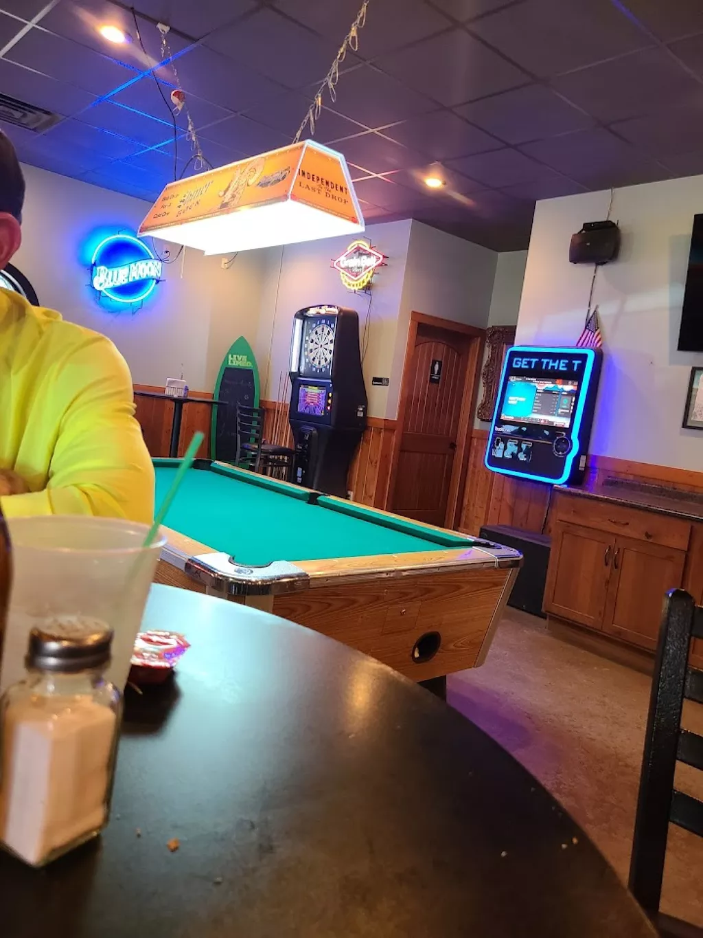 Stringers Bar Stringers Bar & Grill | Play pool in Yankton, SD | ChalkySticks - Find ...