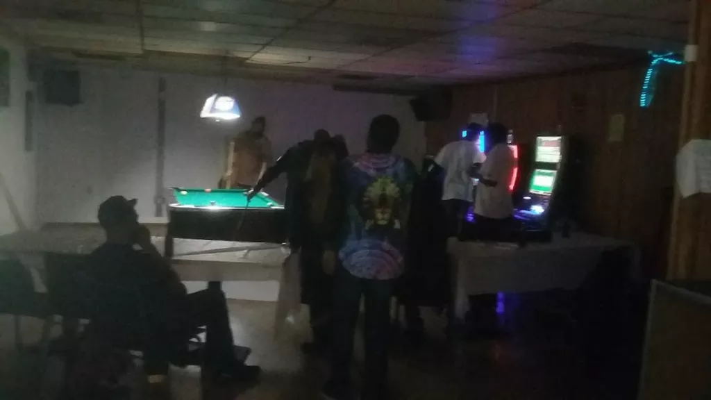 Bourbon Barrel Bar & Grill | Play pool in Decatur, IL | ChalkySticks ...