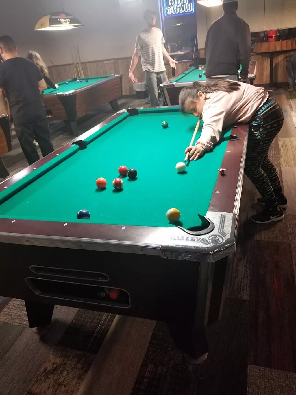 Que Ball Billiards & Bar | Play pool in Bridgeview, IL | ChalkySticks ...
