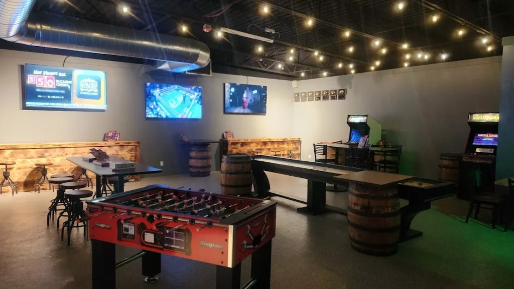 Lucky Strike Holland | Play pool in Holland, MI | ChalkySticks