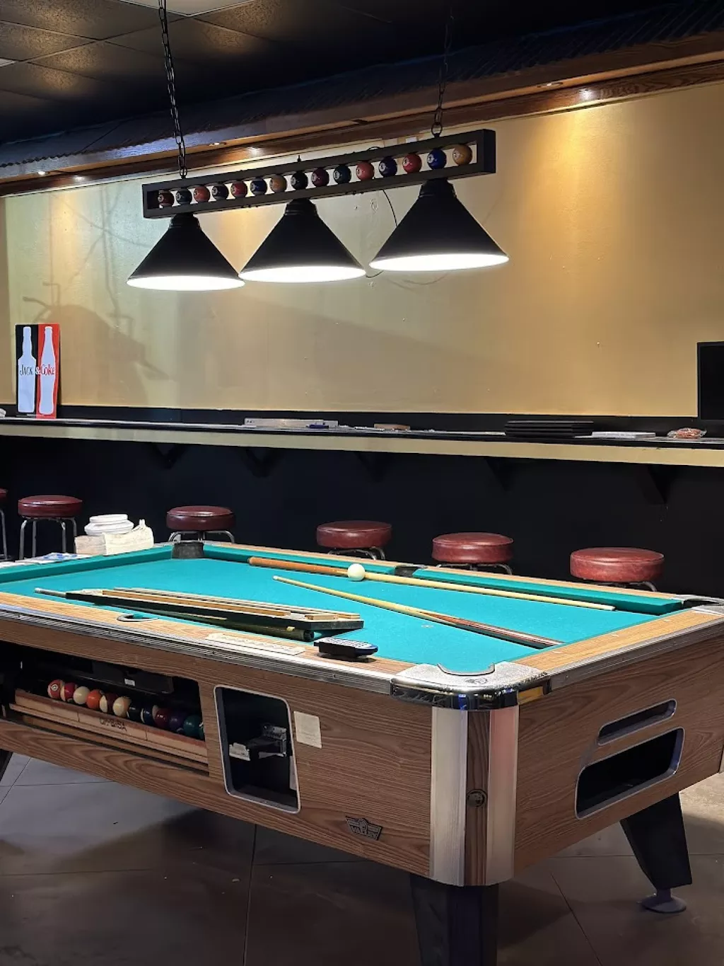 DAIQUIRI FACTORY BAR & LOUNGE | Play pool in Ocean Springs, MS