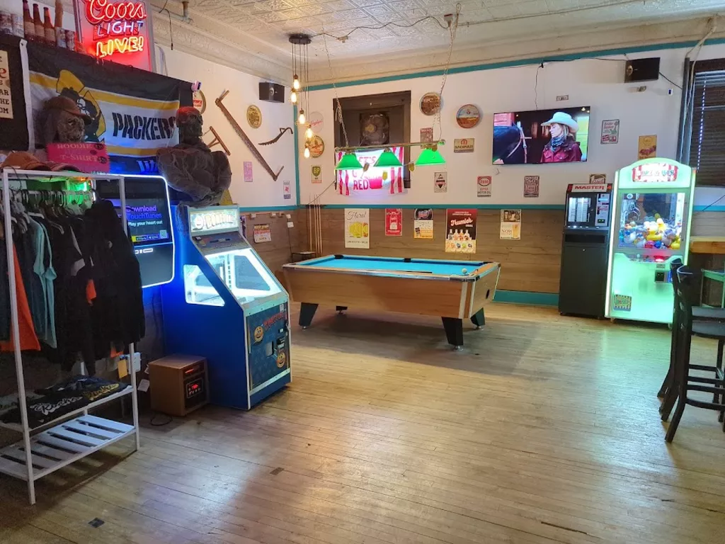 On the Rocks bar | Play pool in Chippewa Falls, WI | ChalkySticks ...