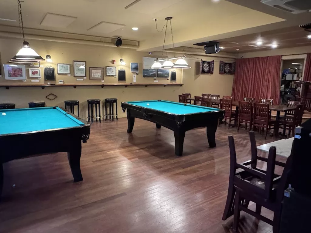 Treehouse Cafe | Play pool in Bainbridge Island, WA | ChalkySticks ...
