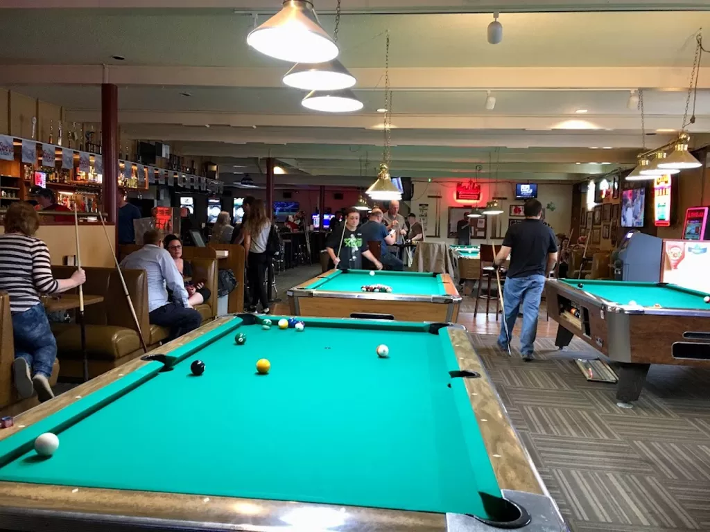 Off The Rails Sports Pub | Play pool in Bellevue, WA | ChalkySticks ...