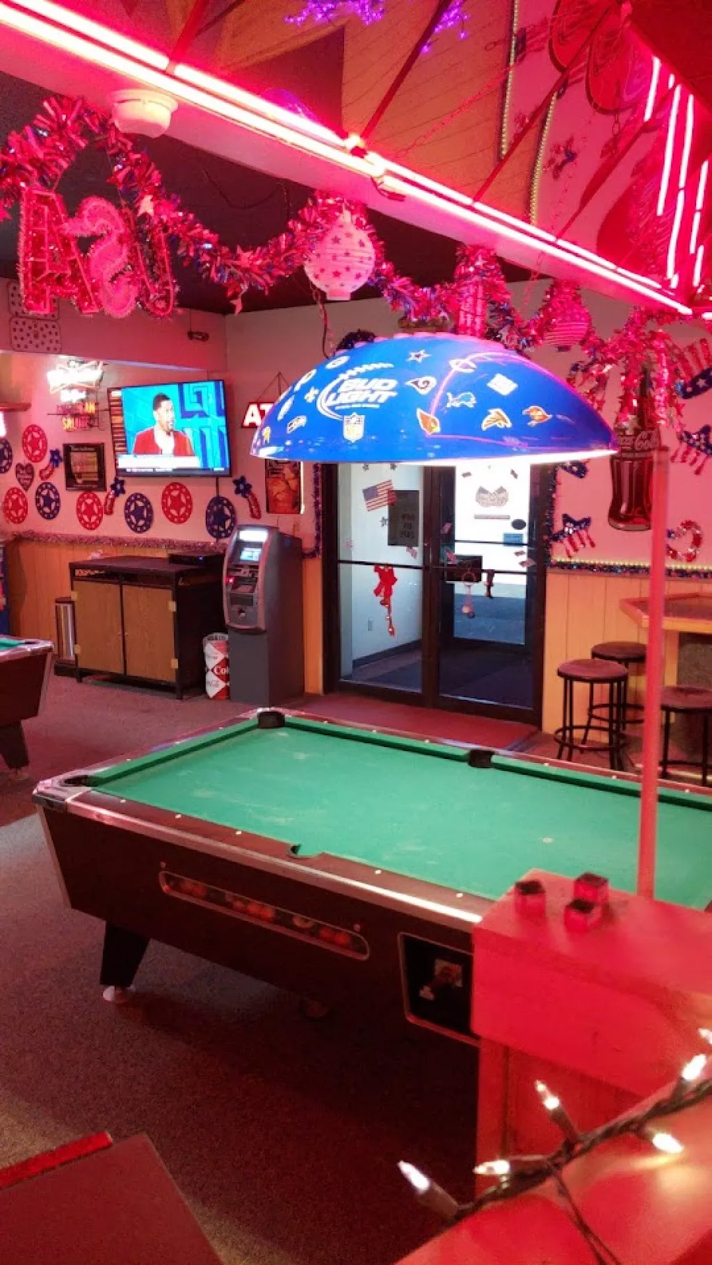 Ike & Susan's Lounge, Casino, Liquor Store, & Live Poker | Play