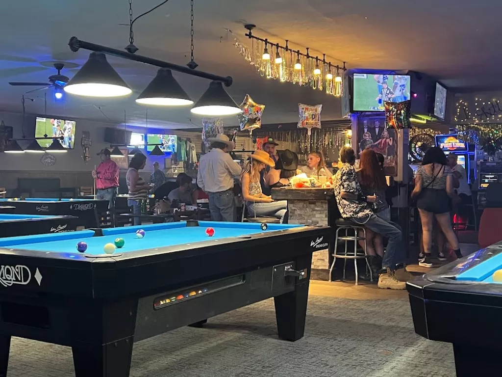 Racks Billiards Bar & Grill | Play pool in Seven Points, TX ...