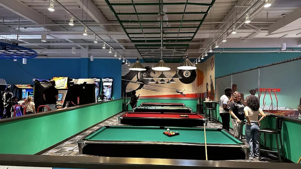 Round1 Bowling & Arcade Cumberland Mall | Play pool in Atlanta, GA ...