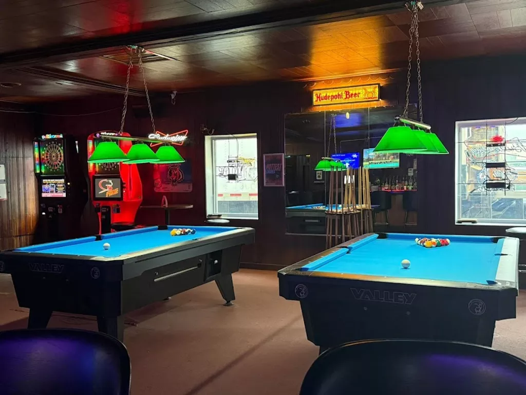 Rivers Edge Sports Bar | Play pool in Sidney, OH | ChalkySticks - Find ...