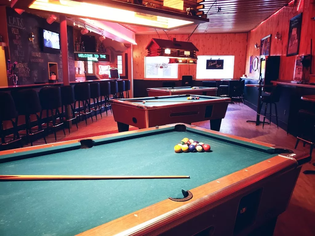 Royal Pub | Play pool in Ishpeming, MI | ChalkySticks - Find, Play, and ...
