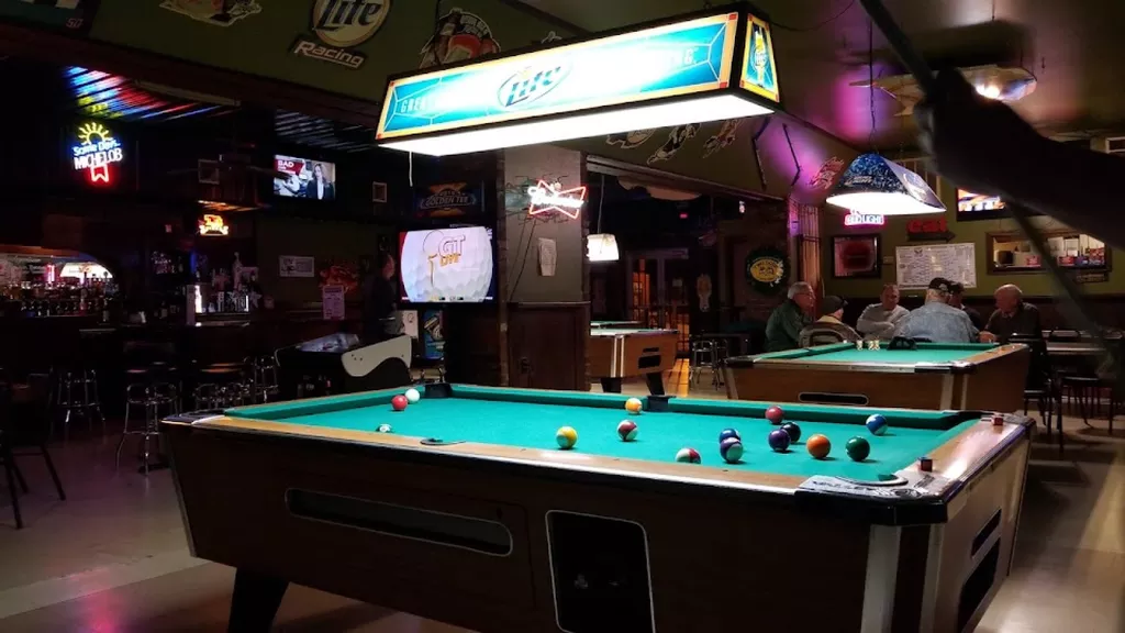 Cuzzin's Sports Bar & Grill | Play pool in Farmington, MO ...