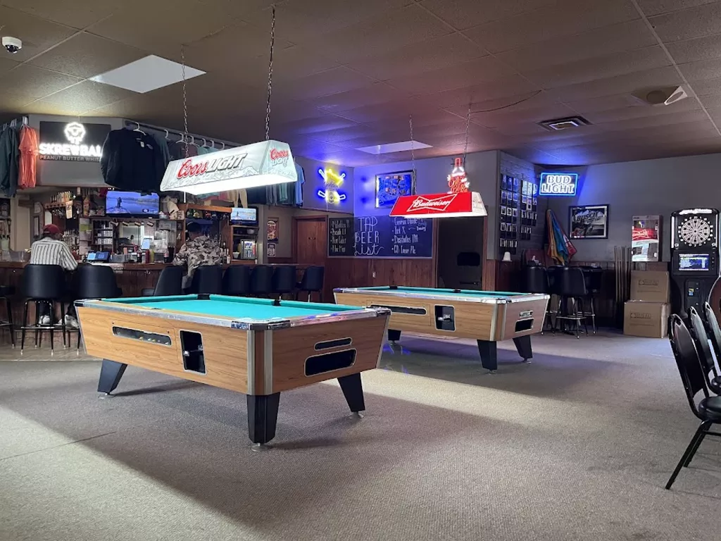 CJ's Bar and Grill | Play pool in Bemidji, MN | ChalkySticks