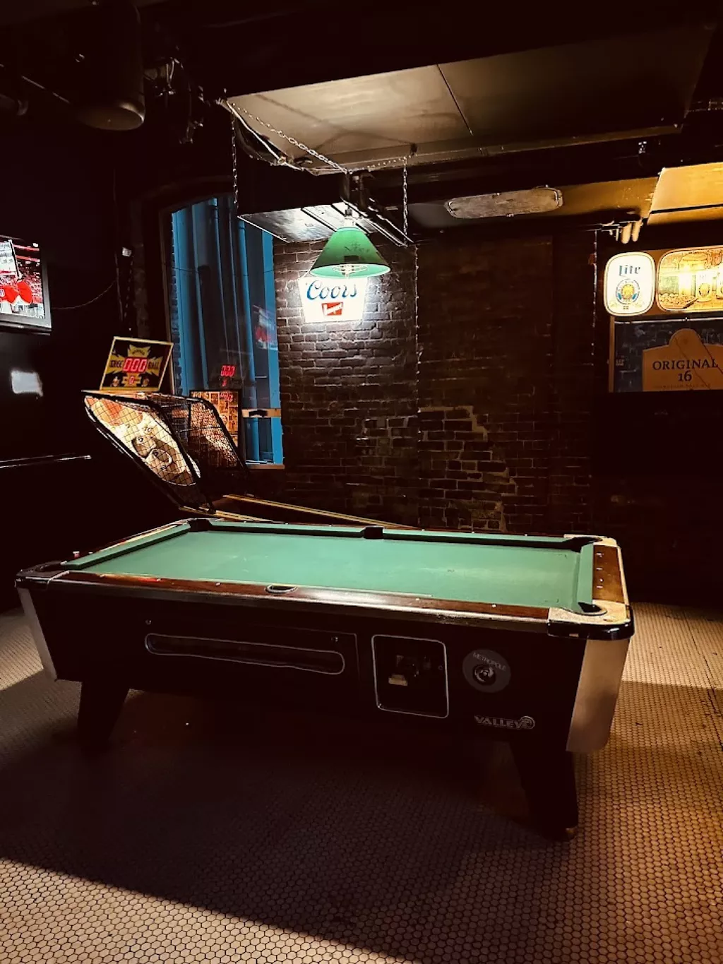 The Metropole Community Pub | Play pool in Vancouver, BC | ChalkySticks ...