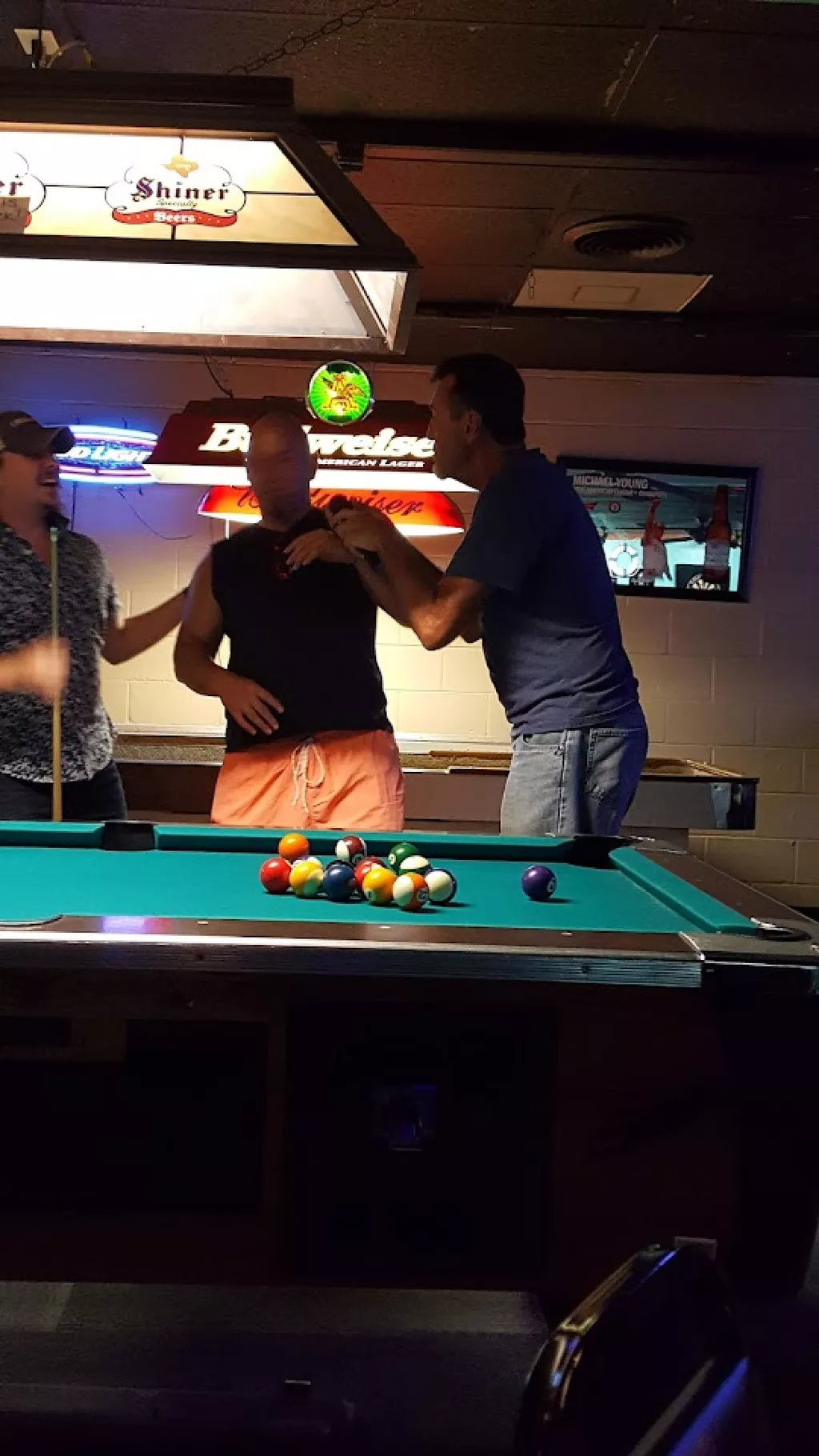 Island Club Sports Bar | Play pool in Dallas, TX | ChalkySticks - Find ...