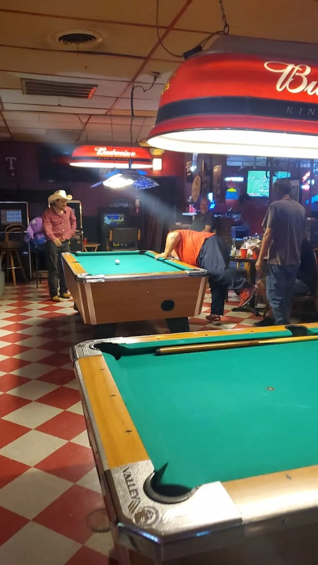 Willie's Lounge | Play pool in Dallas, TX | ChalkySticks - Find, Play ...