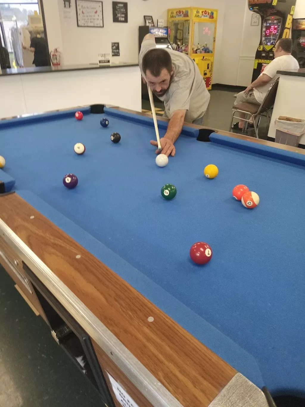 The New Bud's sports Bar | Play pool in White Pine, TN | ChalkySticks ...