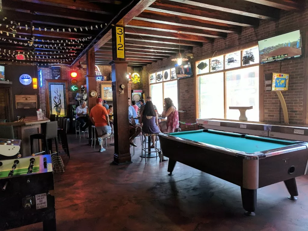 Flamingo Bowl | Play pool in St. Louis, MO | ChalkySticks - Find, Play ...