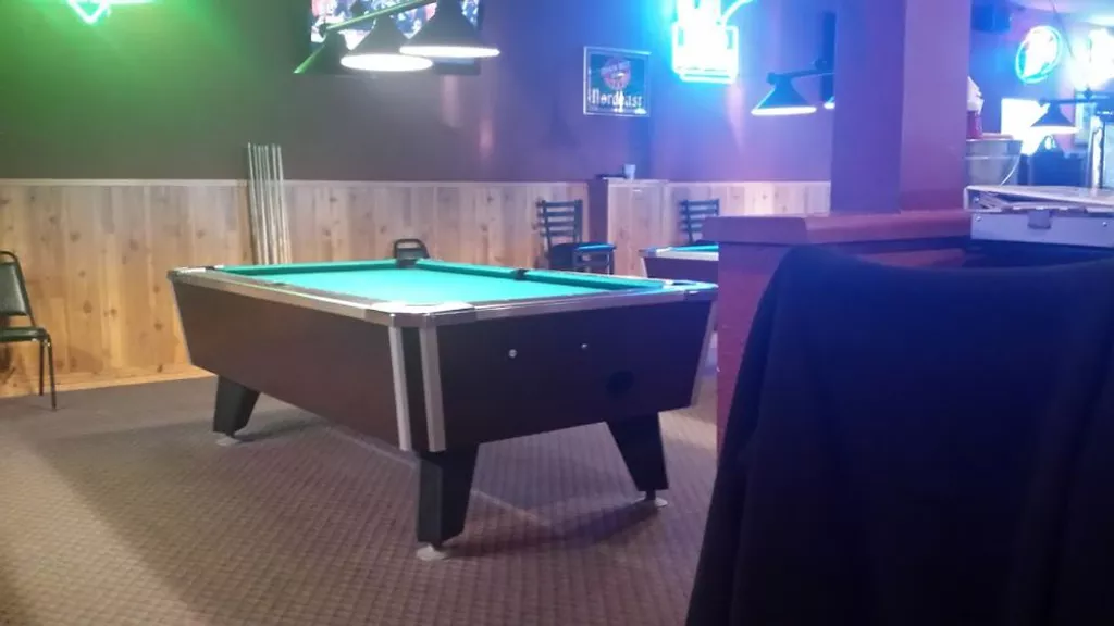 Rooster's Barn & Grill | Play pool in Rochester, MN | ChalkySticks ...