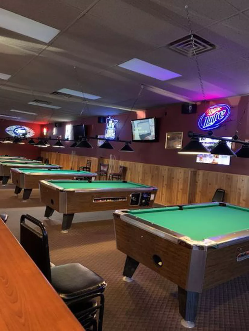 Rooster's Barn & Grill | Play pool in Rochester, MN | ChalkySticks ...