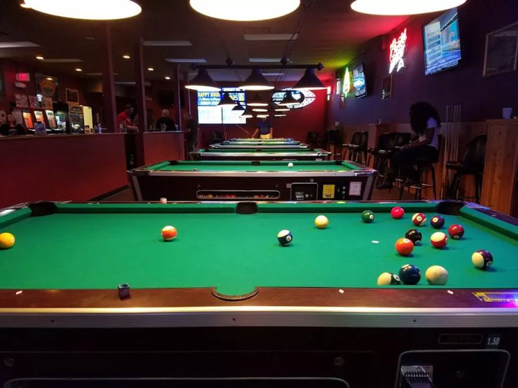 Rooster's Barn & Grill | Play pool in Rochester, MN | ChalkySticks ...