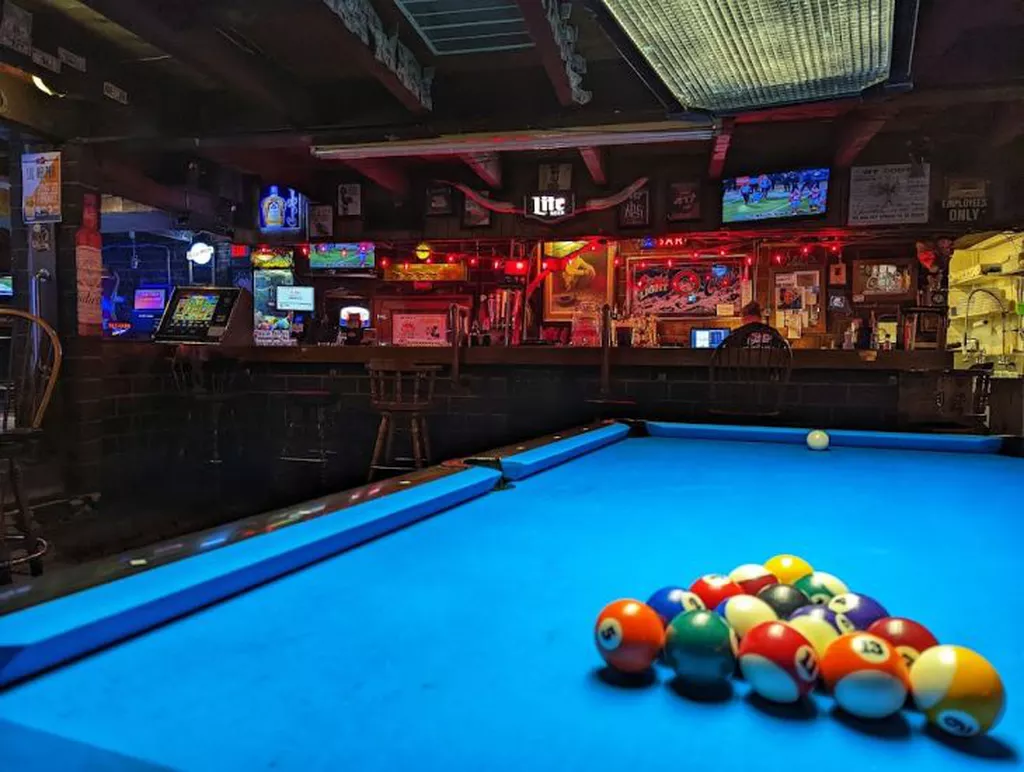 Lighthouse Pool Hall | Play pool in Springfield, MO | ChalkySticks ...
