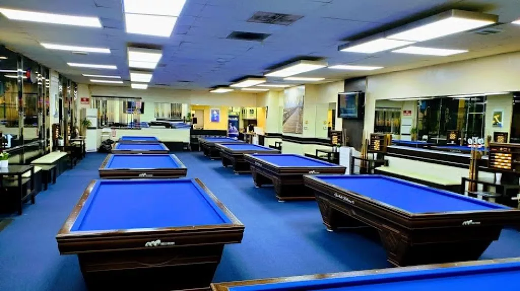 Barney's Beanery | Play pool in West Hollywood, CA | ChalkySticks ...