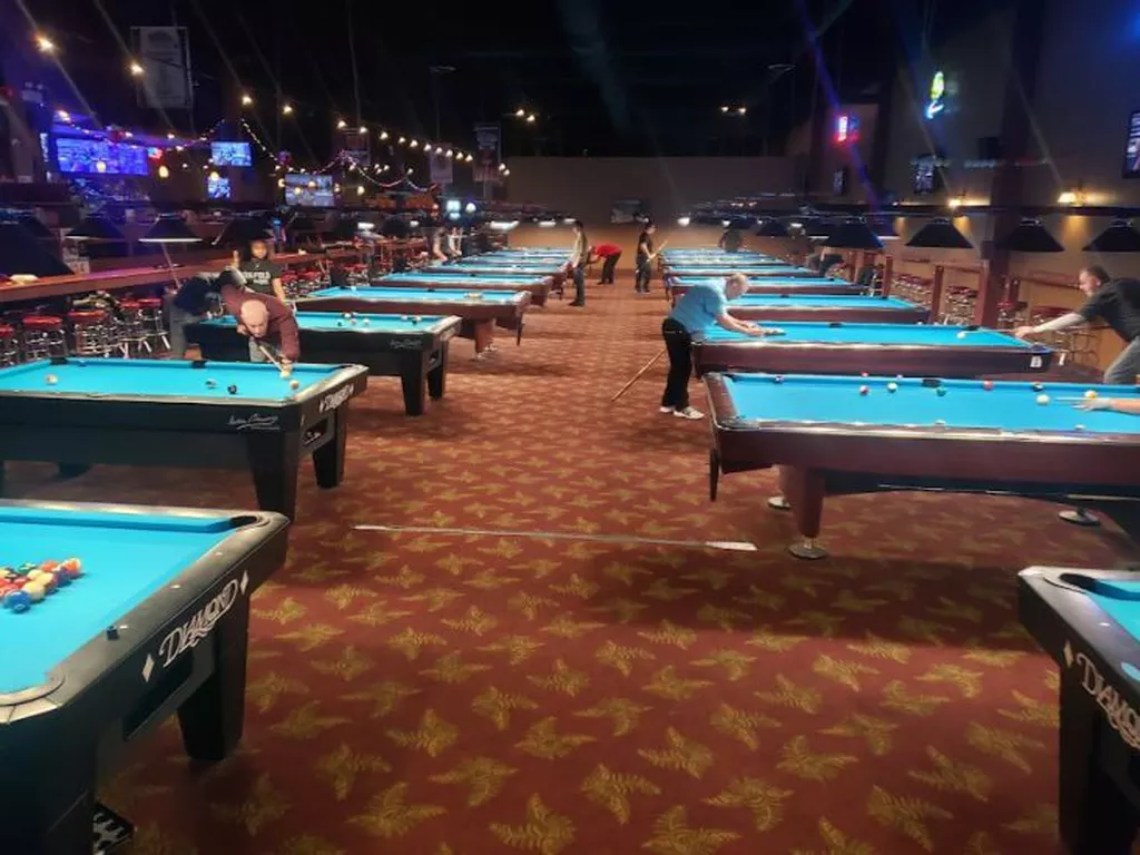 Pyramid Pizzeria & Sports Bar | Play pool in Addison, IL | ChalkySticks ...