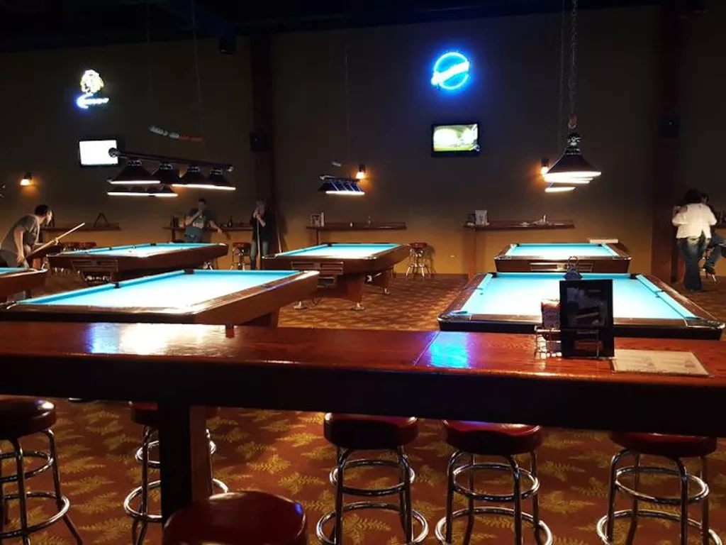 Pyramid Pizzeria & Sports Bar | Play pool in Addison, IL | ChalkySticks ...