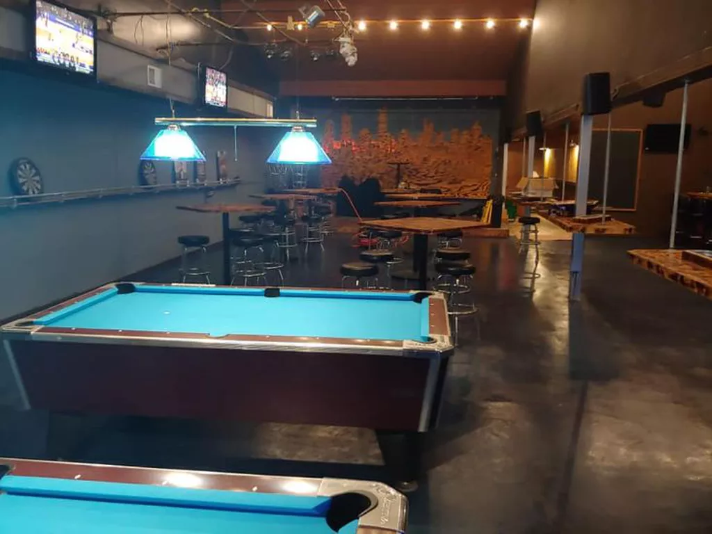 Johnnie's Glenn Avenue Grill | Play pool in Columbus, OH | ChalkySticks ...